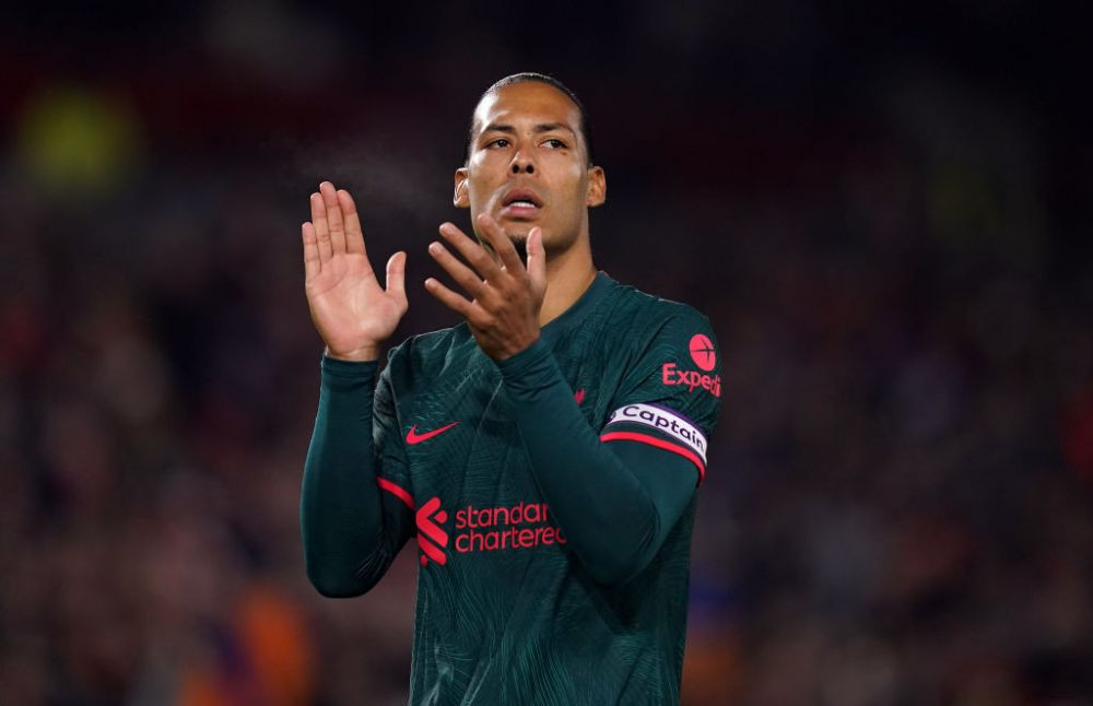 Virgil van Dijk, schimbat la pauză în Brentford - Liverpool 3-1. Reacții directe din fața fanilor: 
