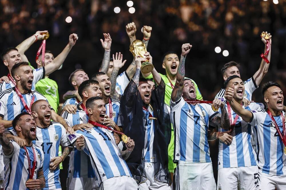 Povestea lui Enzo Fernandez, campionul mondial obligat de părinți să joace fotbal. Benfica e aproape să încaseze 120 de milioane pentru el_11