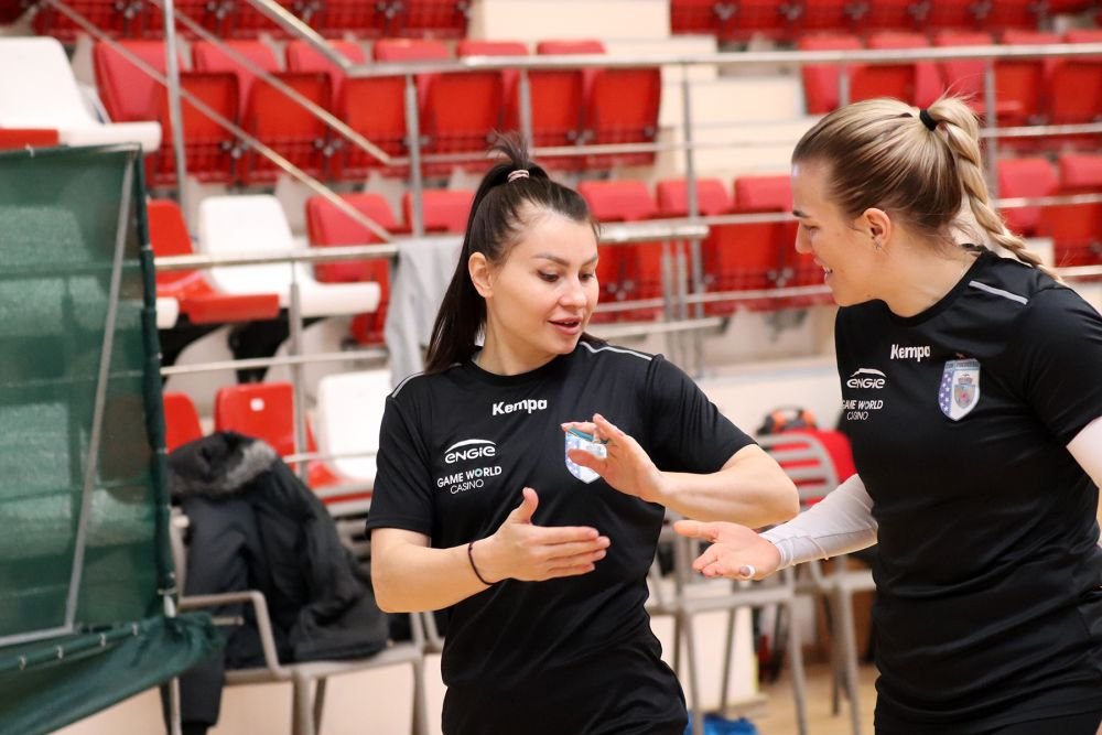 Fără sarmale și fără petreceri de Sărbători. Handbalistele de la CSM București s-au reunit după doar două zile de vacanță!_34