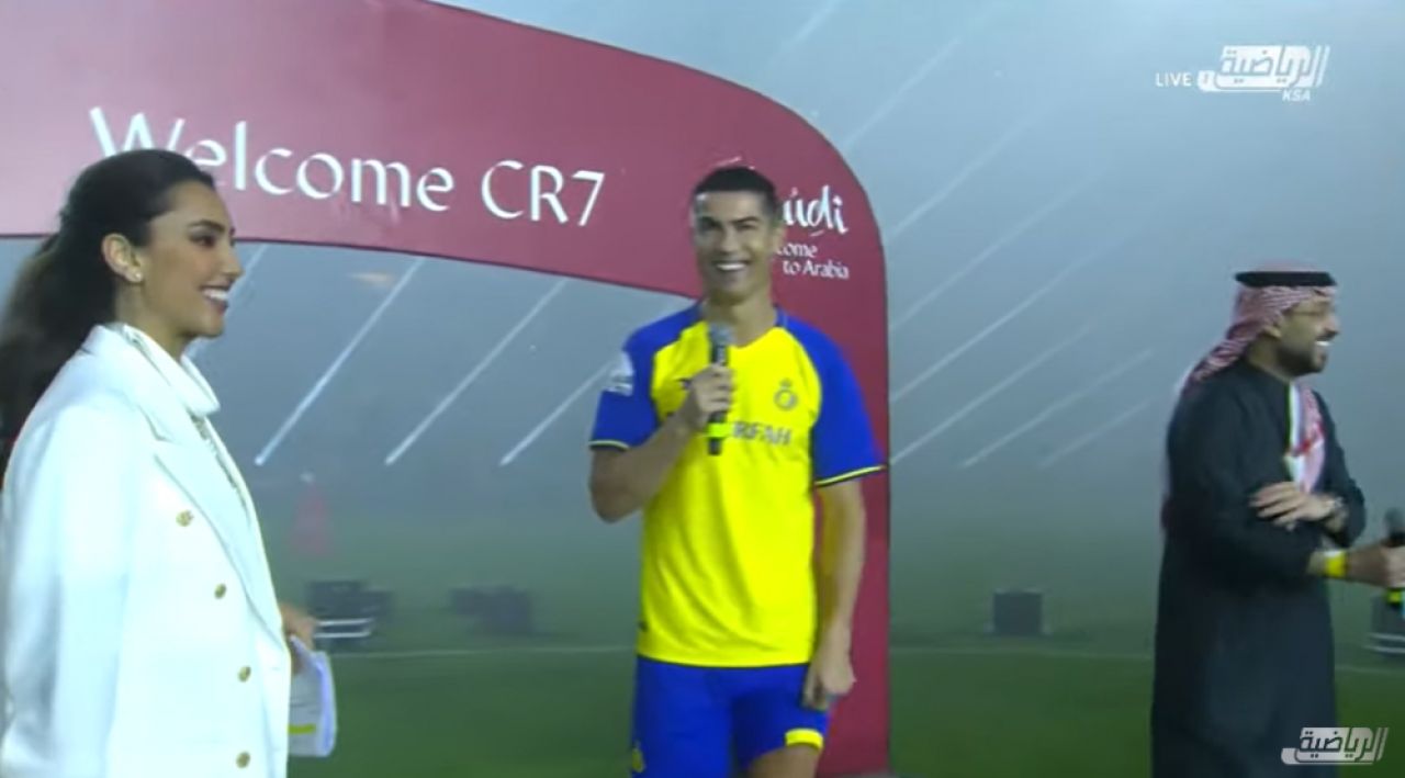 Cristiano Ronaldo, aclamat minute la rând de fanii arabi. Superstarul portughez, prezentat oficial la Al Nassr_23