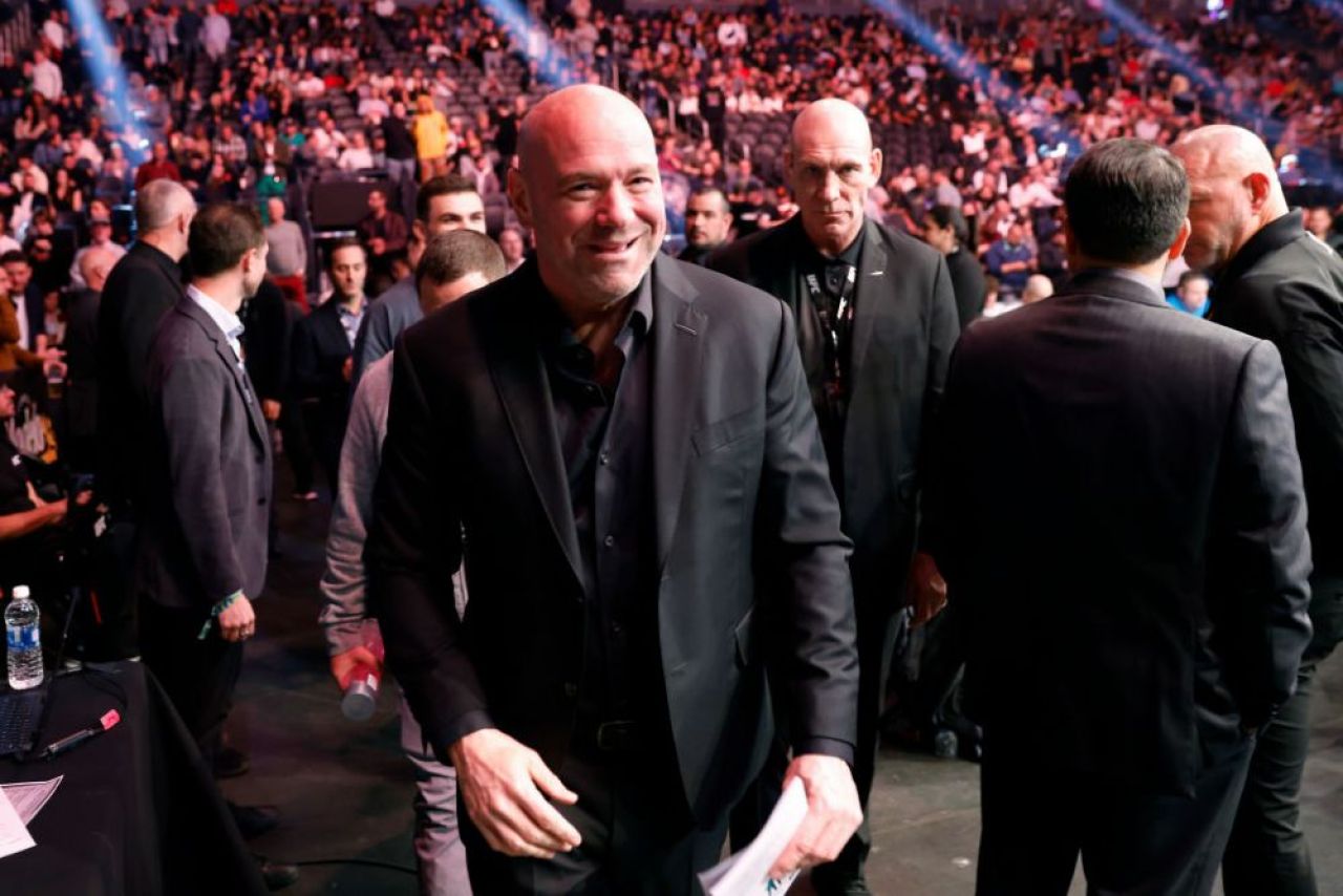Imagini șocante! Și-au împărțit pumni în club în noaptea de Revelion! Cum au fost filmați președintele UFC și soția sa _4