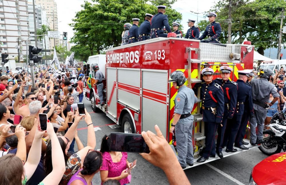 Marele Pele a fost condus pe ultimul drum! Legenda Braziliei a fost înmormântată! Imagini impresionante_2