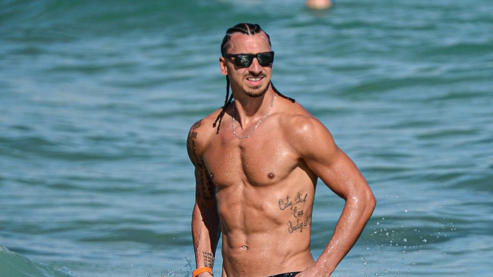 Sigur are 41 de ani?! Zlatan și-a etalat fizicul perfect la plajă, dar și un nou look _4