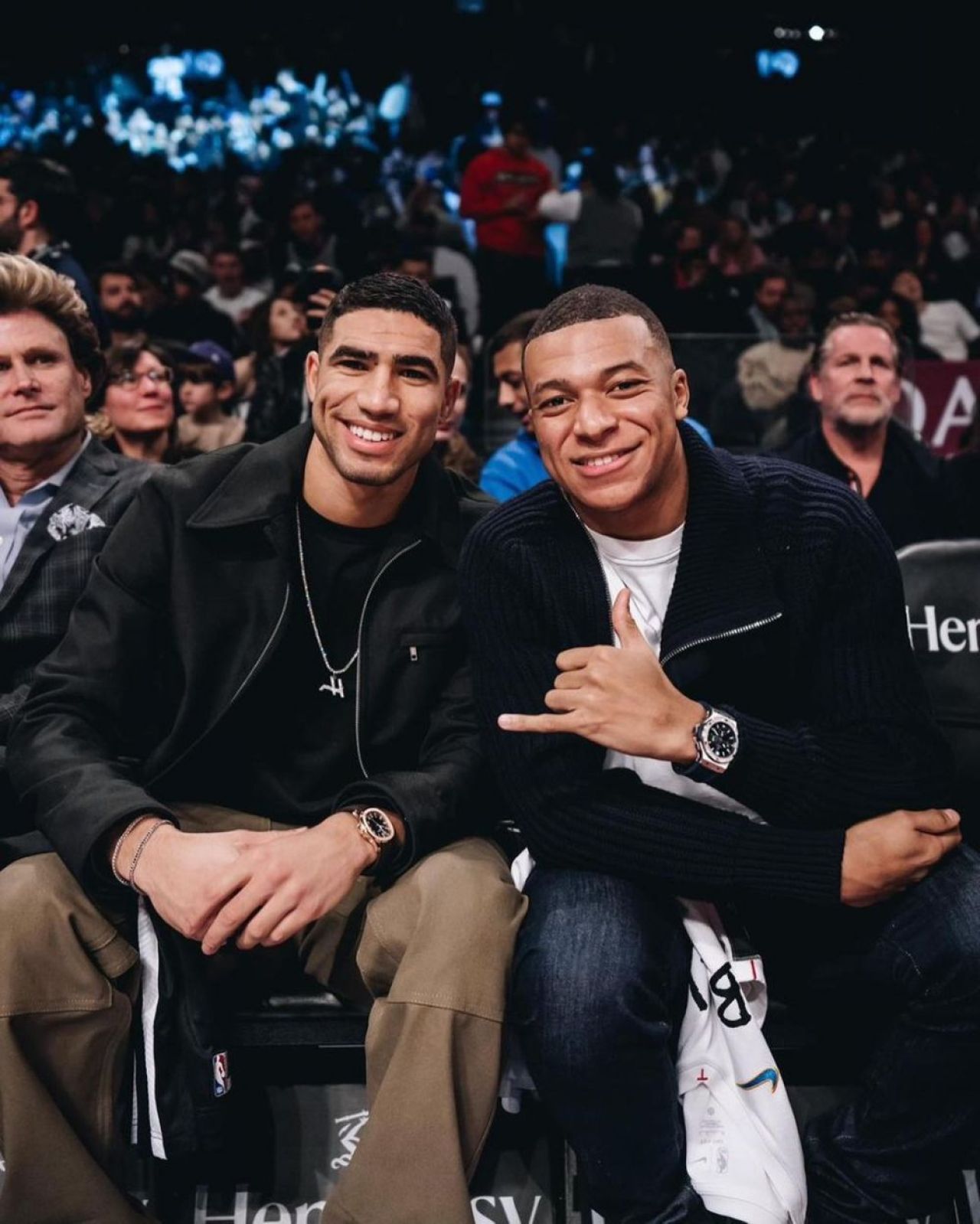 Deghizați la vedere! Cum au apărut Kylian Mbappe și Achraf Hakimi în New York pentru a nu fi recunoscuți _2