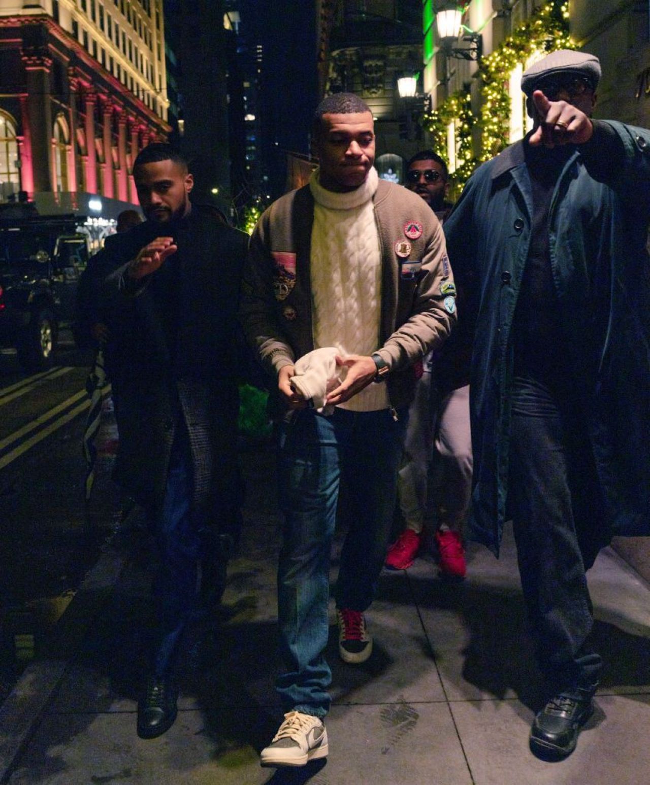 Deghizați la vedere! Cum au apărut Kylian Mbappe și Achraf Hakimi în New York pentru a nu fi recunoscuți _9