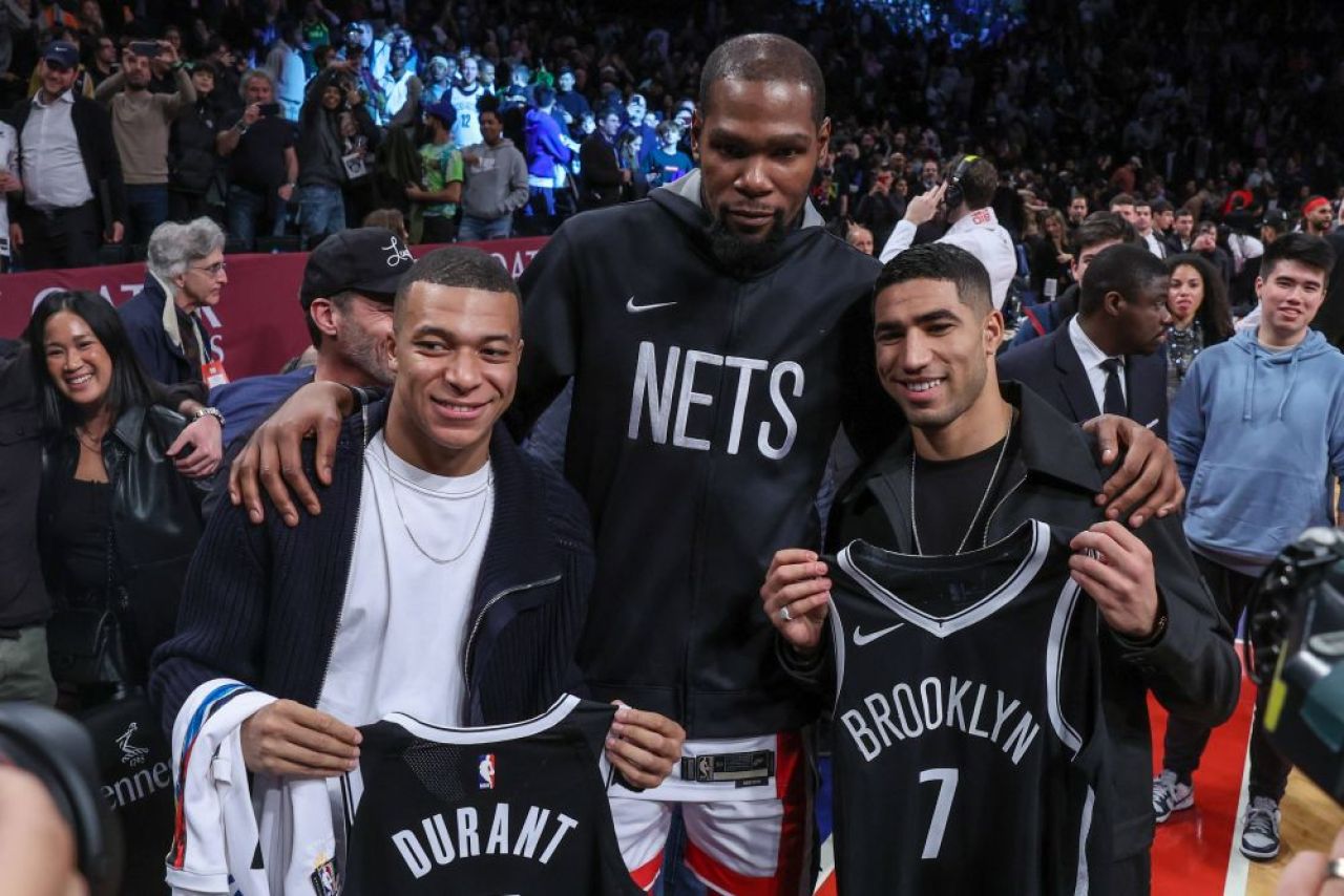 Deghizați la vedere! Cum au apărut Kylian Mbappe și Achraf Hakimi în New York pentru a nu fi recunoscuți _11