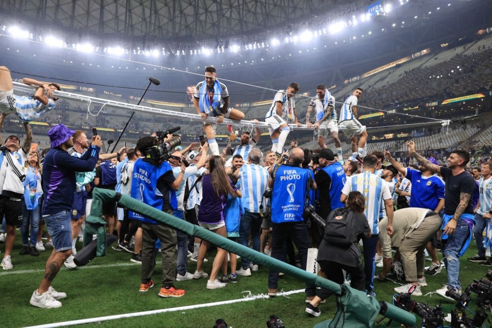 „Leo s-a înfuriat pe mine. Mi-a zis: 'Oprește-te!'” Sergio Aguero a dezvăluit cum l-a enervat pe Messi după Cupa Mondială _3