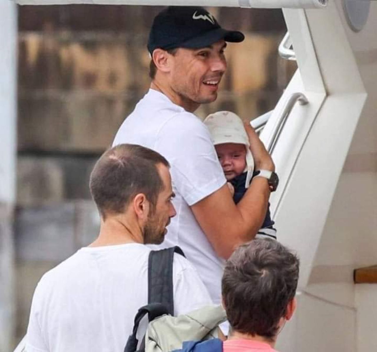 Primele imagini cu Rafael Nadal ținându-l în brațe pe Rafa Jr. _1