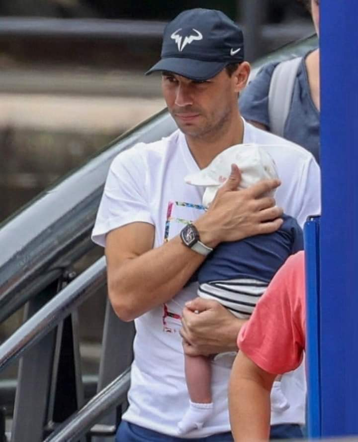 Primele imagini cu Rafael Nadal ținându-l în brațe pe Rafa Jr. _3