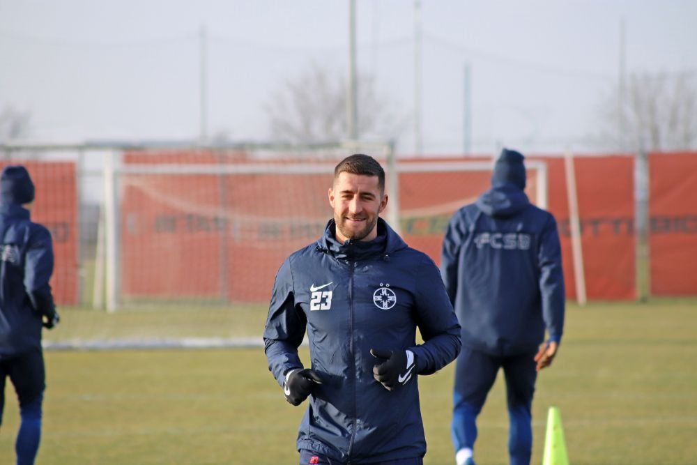 Fotografii de la primul antrenament al FCSB din 2023. Jucătorii, chinuiți de Thomas Neubert cu mingi medicinale_2