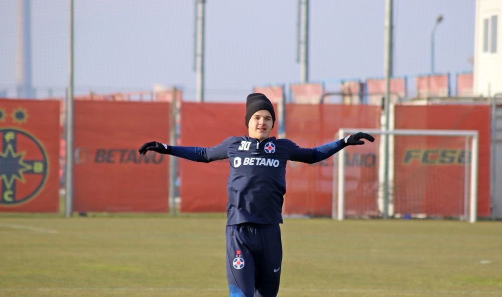 Fotografii de la primul antrenament al FCSB din 2023. Jucătorii, chinuiți de Thomas Neubert cu mingi medicinale_3