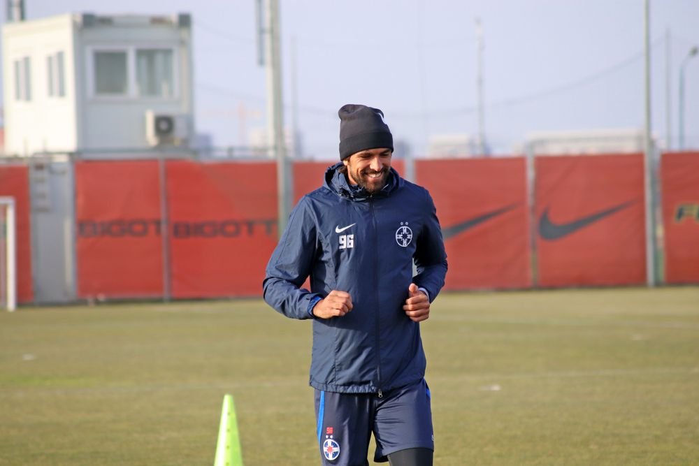Fotografii de la primul antrenament al FCSB din 2023. Jucătorii, chinuiți de Thomas Neubert cu mingi medicinale_8