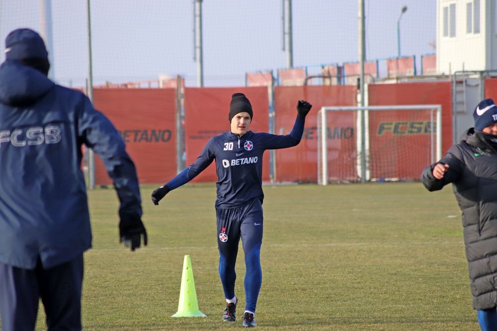 Fotografii de la primul antrenament al FCSB din 2023. Jucătorii, chinuiți de Thomas Neubert cu mingi medicinale_9