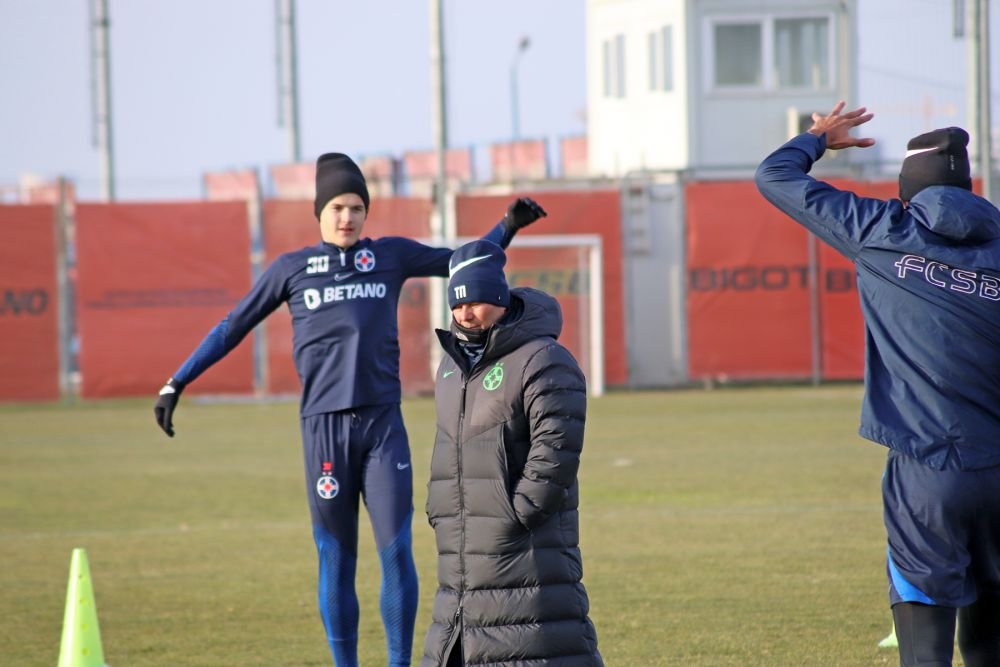 Fotografii de la primul antrenament al FCSB din 2023. Jucătorii, chinuiți de Thomas Neubert cu mingi medicinale_10