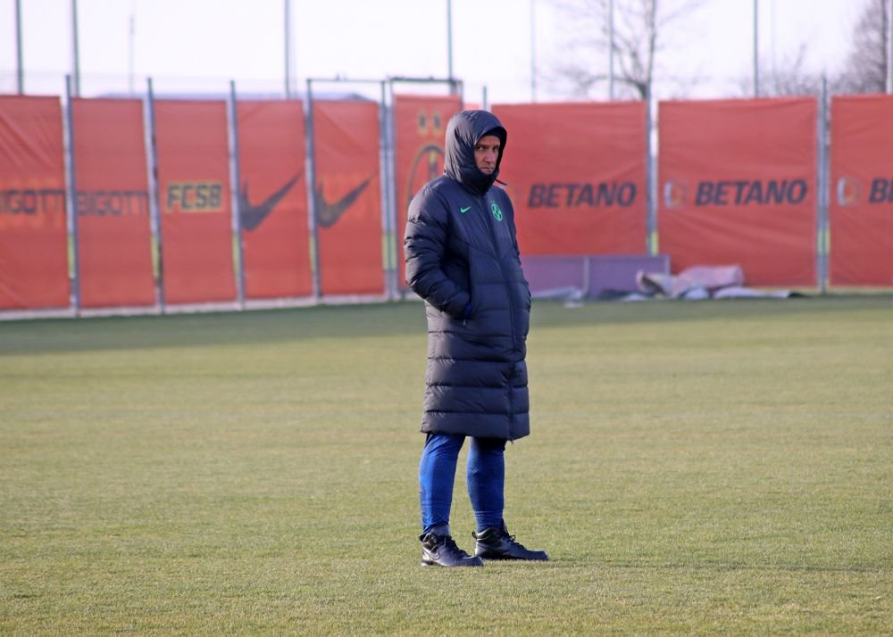 Fotografii de la primul antrenament al FCSB din 2023. Jucătorii, chinuiți de Thomas Neubert cu mingi medicinale_11