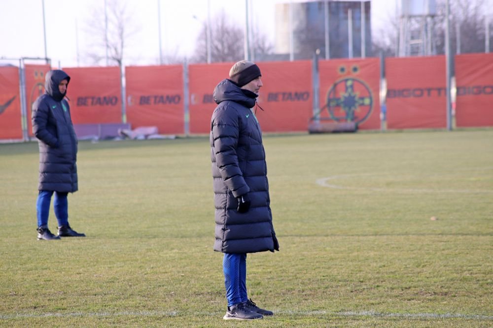 Fotografii de la primul antrenament al FCSB din 2023. Jucătorii, chinuiți de Thomas Neubert cu mingi medicinale_12