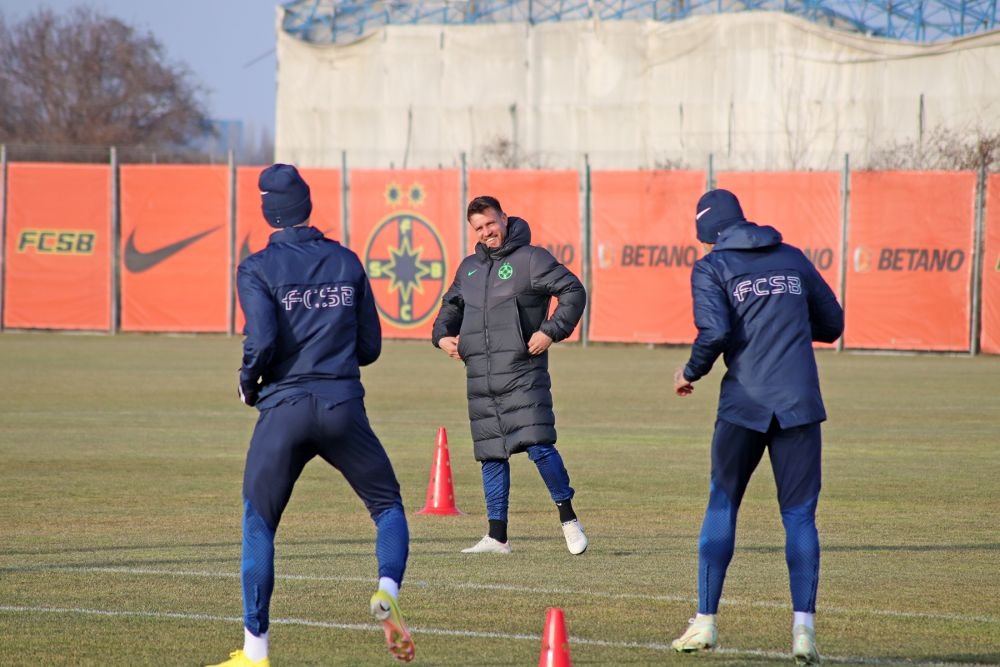 Fotografii de la primul antrenament al FCSB din 2023. Jucătorii, chinuiți de Thomas Neubert cu mingi medicinale_16