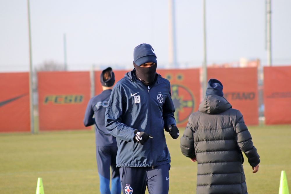 Fotografii de la primul antrenament al FCSB din 2023. Jucătorii, chinuiți de Thomas Neubert cu mingi medicinale_18