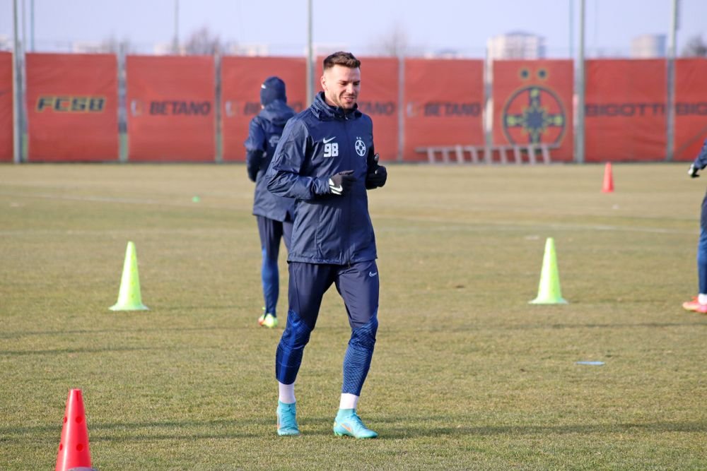 Fotografii de la primul antrenament al FCSB din 2023. Jucătorii, chinuiți de Thomas Neubert cu mingi medicinale_19