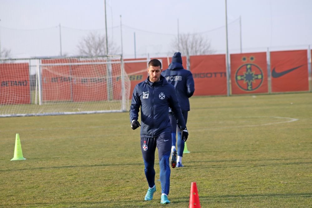Fotografii de la primul antrenament al FCSB din 2023. Jucătorii, chinuiți de Thomas Neubert cu mingi medicinale_21
