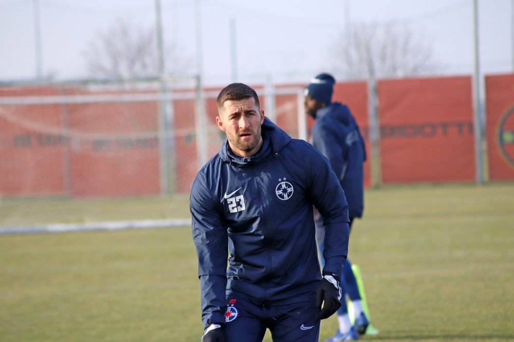 Fotografii de la primul antrenament al FCSB din 2023. Jucătorii, chinuiți de Thomas Neubert cu mingi medicinale_22