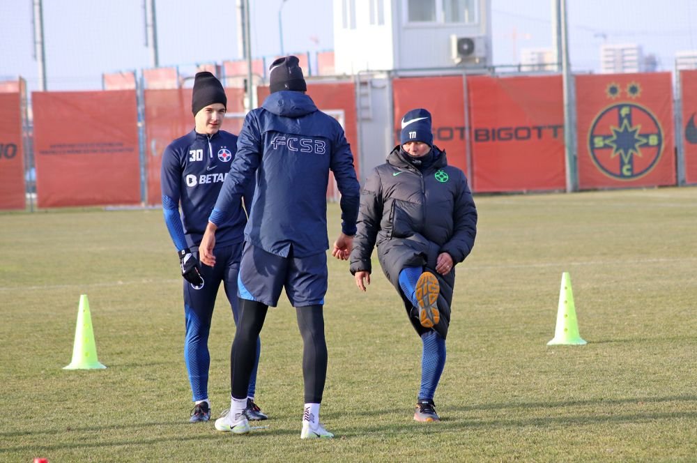 Fotografii de la primul antrenament al FCSB din 2023. Jucătorii, chinuiți de Thomas Neubert cu mingi medicinale_25
