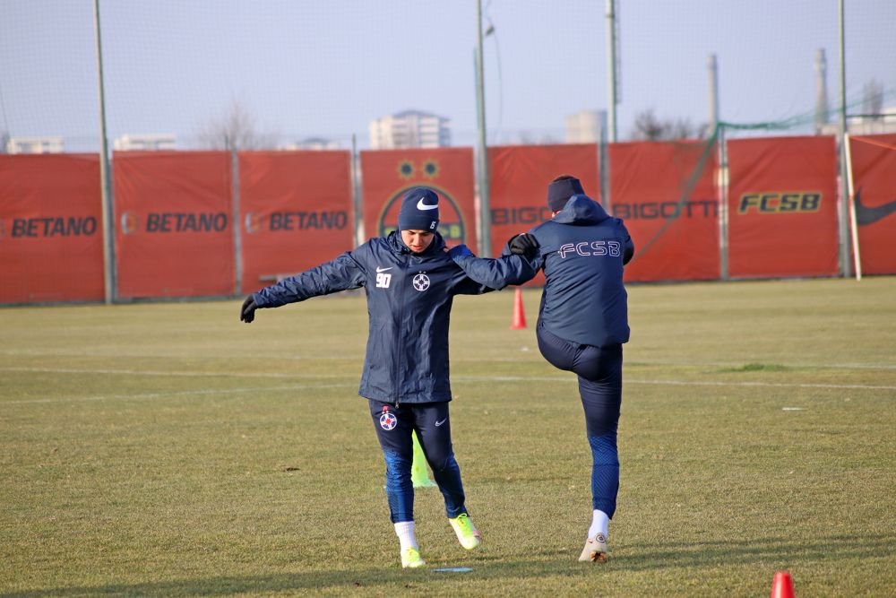 Fotografii de la primul antrenament al FCSB din 2023. Jucătorii, chinuiți de Thomas Neubert cu mingi medicinale_27