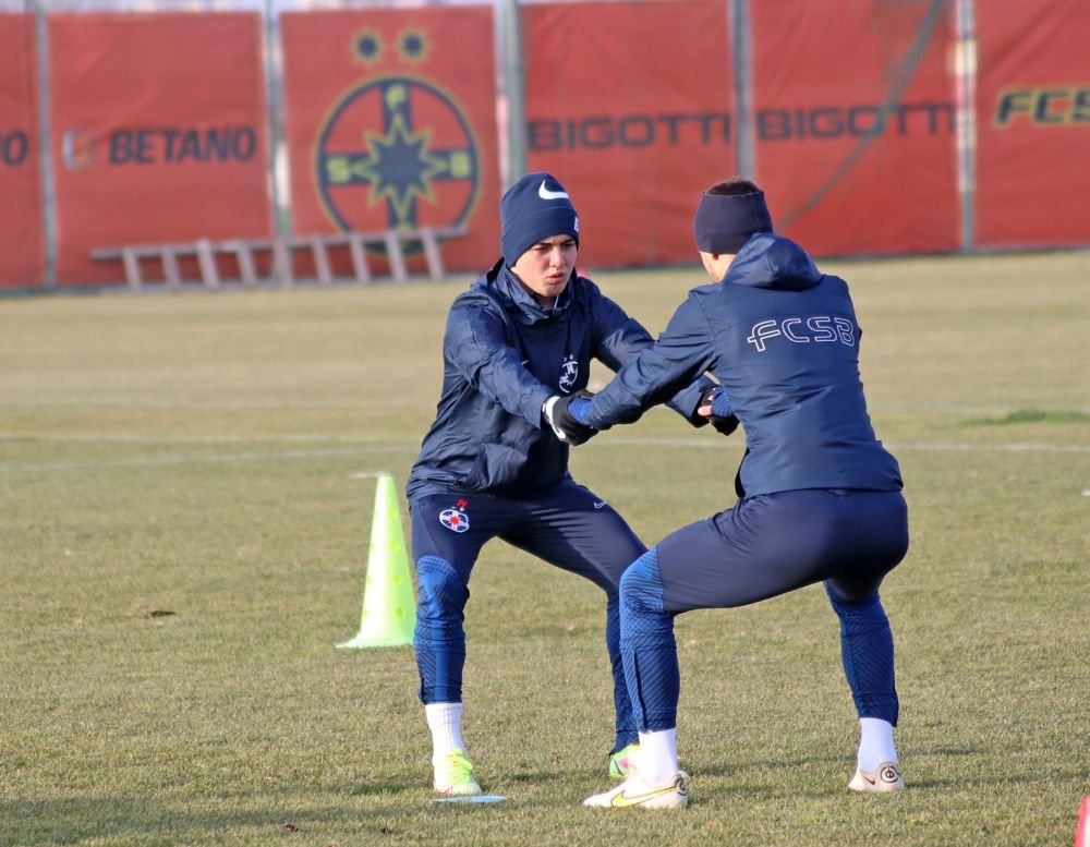 Fotografii de la primul antrenament al FCSB din 2023. Jucătorii, chinuiți de Thomas Neubert cu mingi medicinale_28