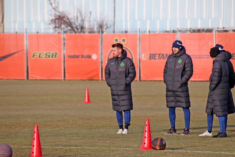 Fotografii de la primul antrenament al FCSB din 2023. Jucătorii, chinuiți de Thomas Neubert cu mingi medicinale_33