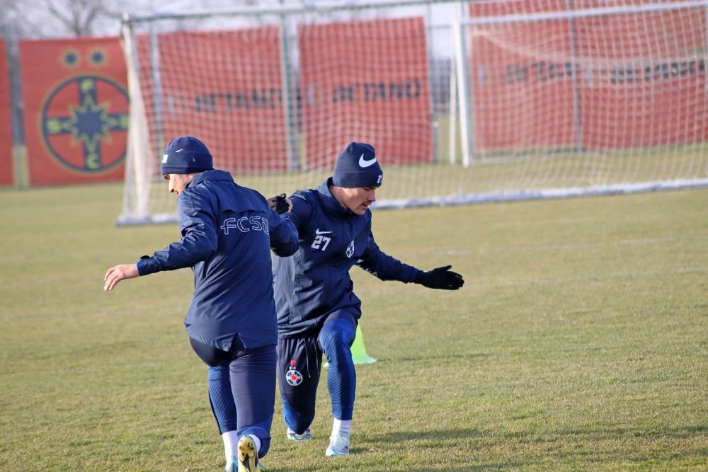 Fotografii de la primul antrenament al FCSB din 2023. Jucătorii, chinuiți de Thomas Neubert cu mingi medicinale_34