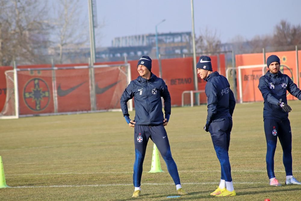 Fotografii de la primul antrenament al FCSB din 2023. Jucătorii, chinuiți de Thomas Neubert cu mingi medicinale_38