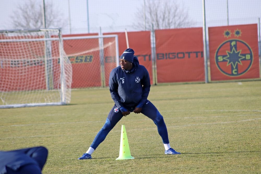 Fotografii de la primul antrenament al FCSB din 2023. Jucătorii, chinuiți de Thomas Neubert cu mingi medicinale_39