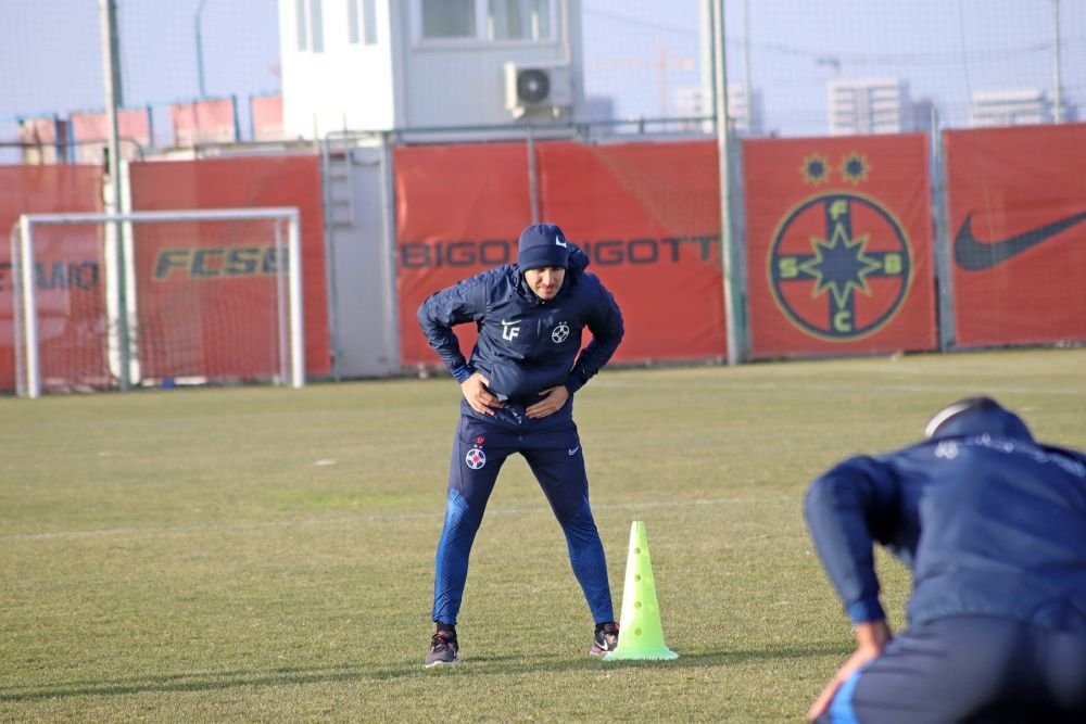 Fotografii de la primul antrenament al FCSB din 2023. Jucătorii, chinuiți de Thomas Neubert cu mingi medicinale_40