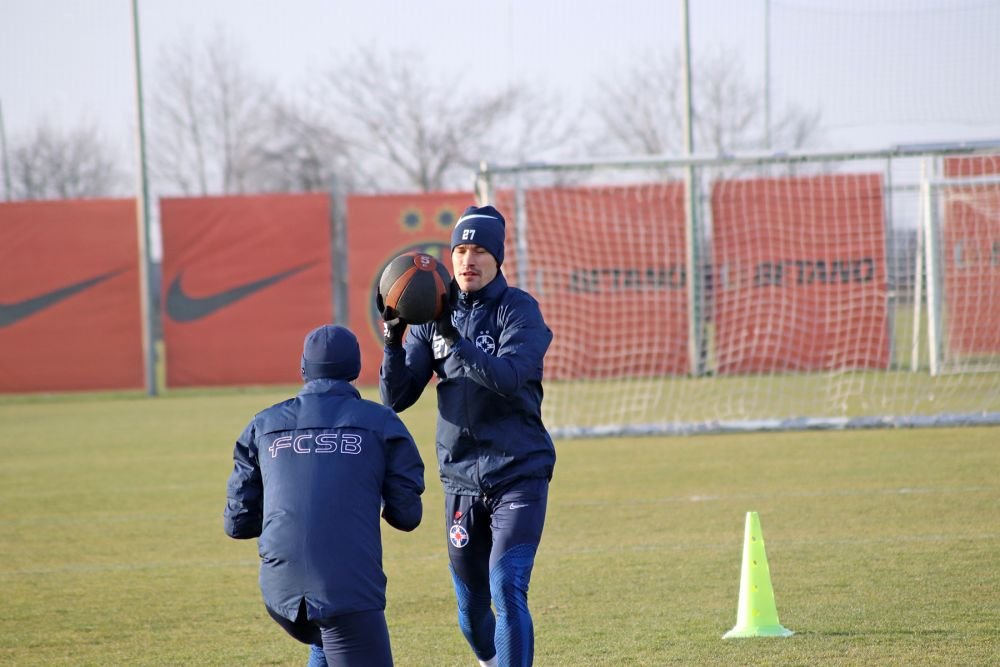 Fotografii de la primul antrenament al FCSB din 2023. Jucătorii, chinuiți de Thomas Neubert cu mingi medicinale_42