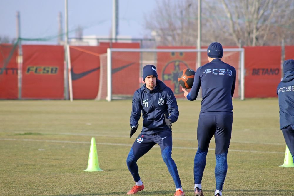Fotografii de la primul antrenament al FCSB din 2023. Jucătorii, chinuiți de Thomas Neubert cu mingi medicinale_45
