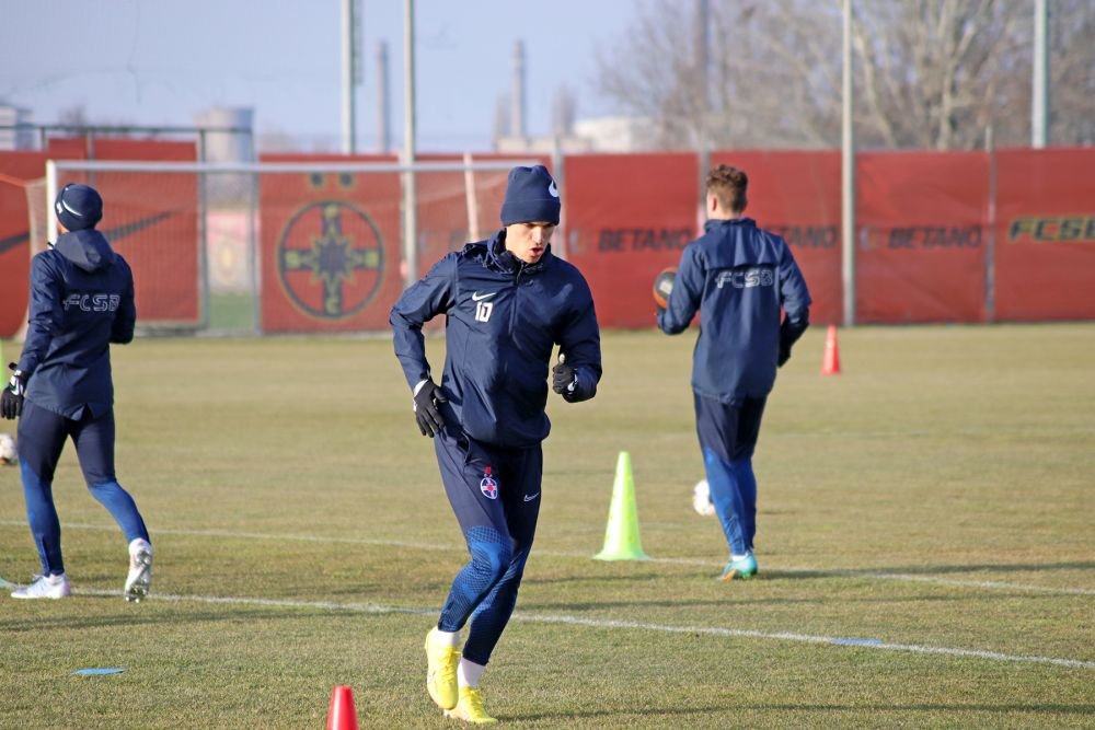 Fotografii de la primul antrenament al FCSB din 2023. Jucătorii, chinuiți de Thomas Neubert cu mingi medicinale_49