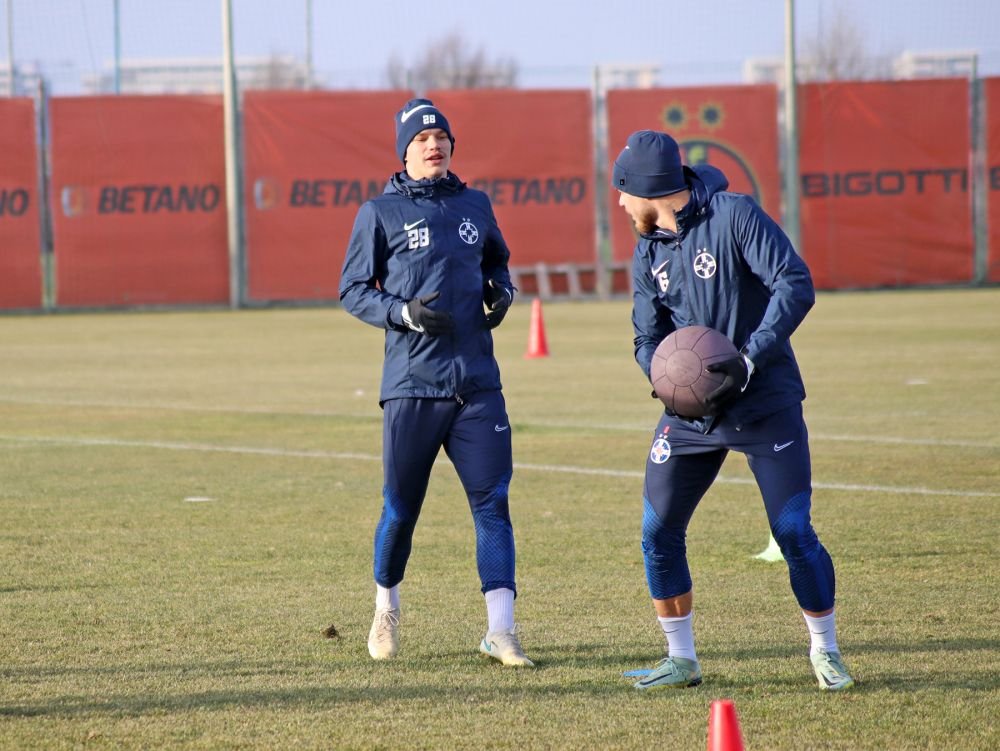 Fotografii de la primul antrenament al FCSB din 2023. Jucătorii, chinuiți de Thomas Neubert cu mingi medicinale_52