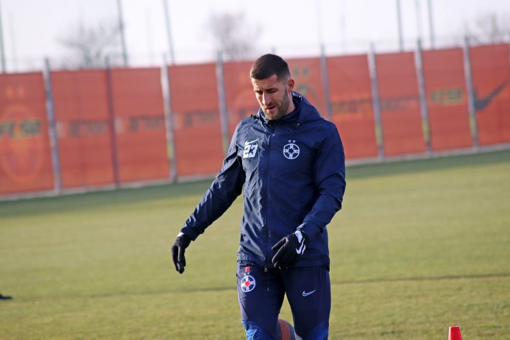 Fotografii de la primul antrenament al FCSB din 2023. Jucătorii, chinuiți de Thomas Neubert cu mingi medicinale_53