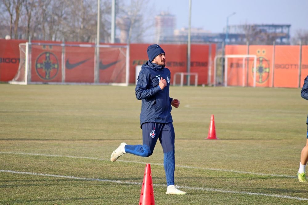 Fotografii de la primul antrenament al FCSB din 2023. Jucătorii, chinuiți de Thomas Neubert cu mingi medicinale_58