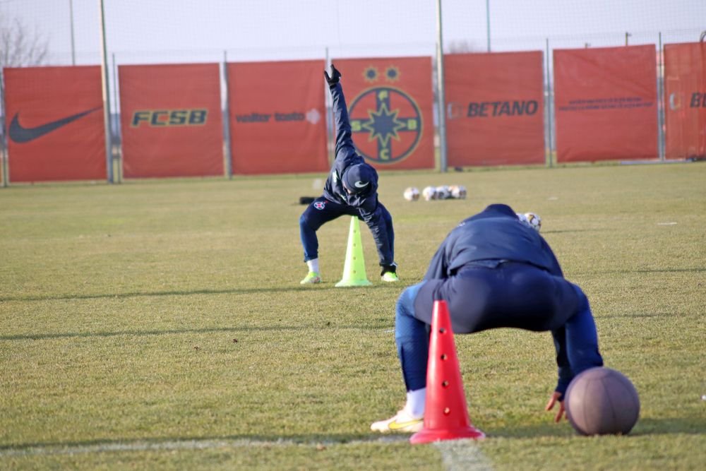 Fotografii de la primul antrenament al FCSB din 2023. Jucătorii, chinuiți de Thomas Neubert cu mingi medicinale_62