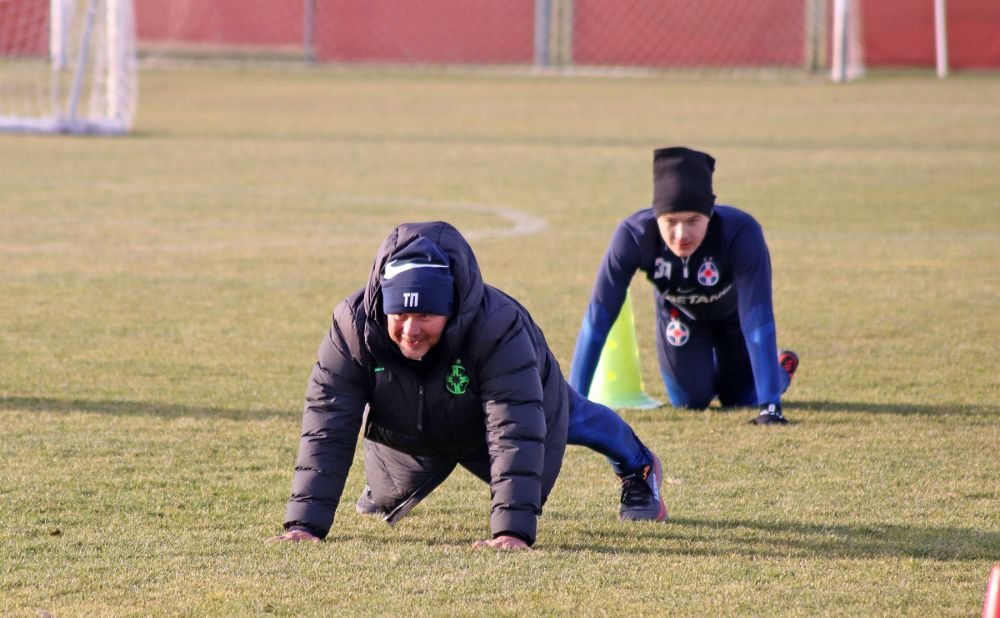 Fotografii de la primul antrenament al FCSB din 2023. Jucătorii, chinuiți de Thomas Neubert cu mingi medicinale_63