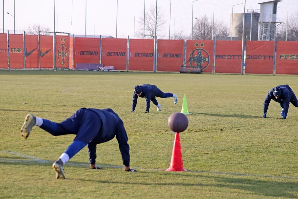 Fotografii de la primul antrenament al FCSB din 2023. Jucătorii, chinuiți de Thomas Neubert cu mingi medicinale_66