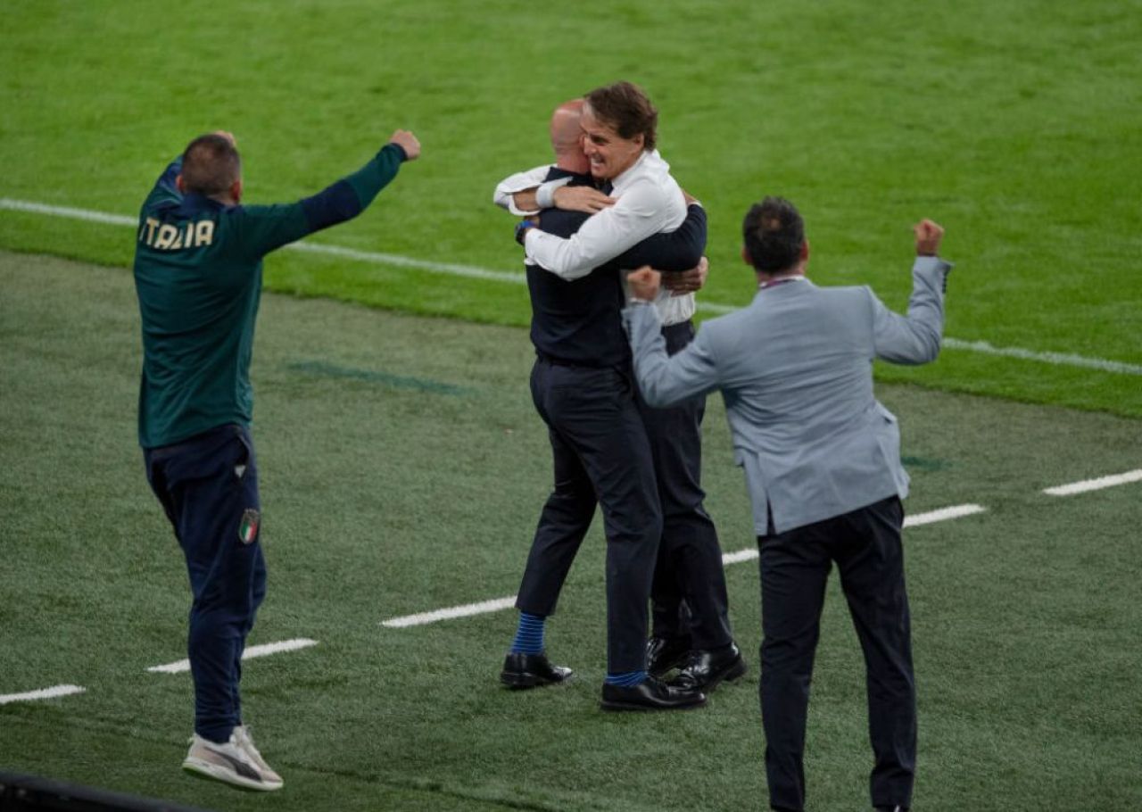 Imaginile care au marcat EURO 2020! De la colegi la Sampdoria la lacrimile succesului alături de Roberto Mancini, cu naționala Italiei _8
