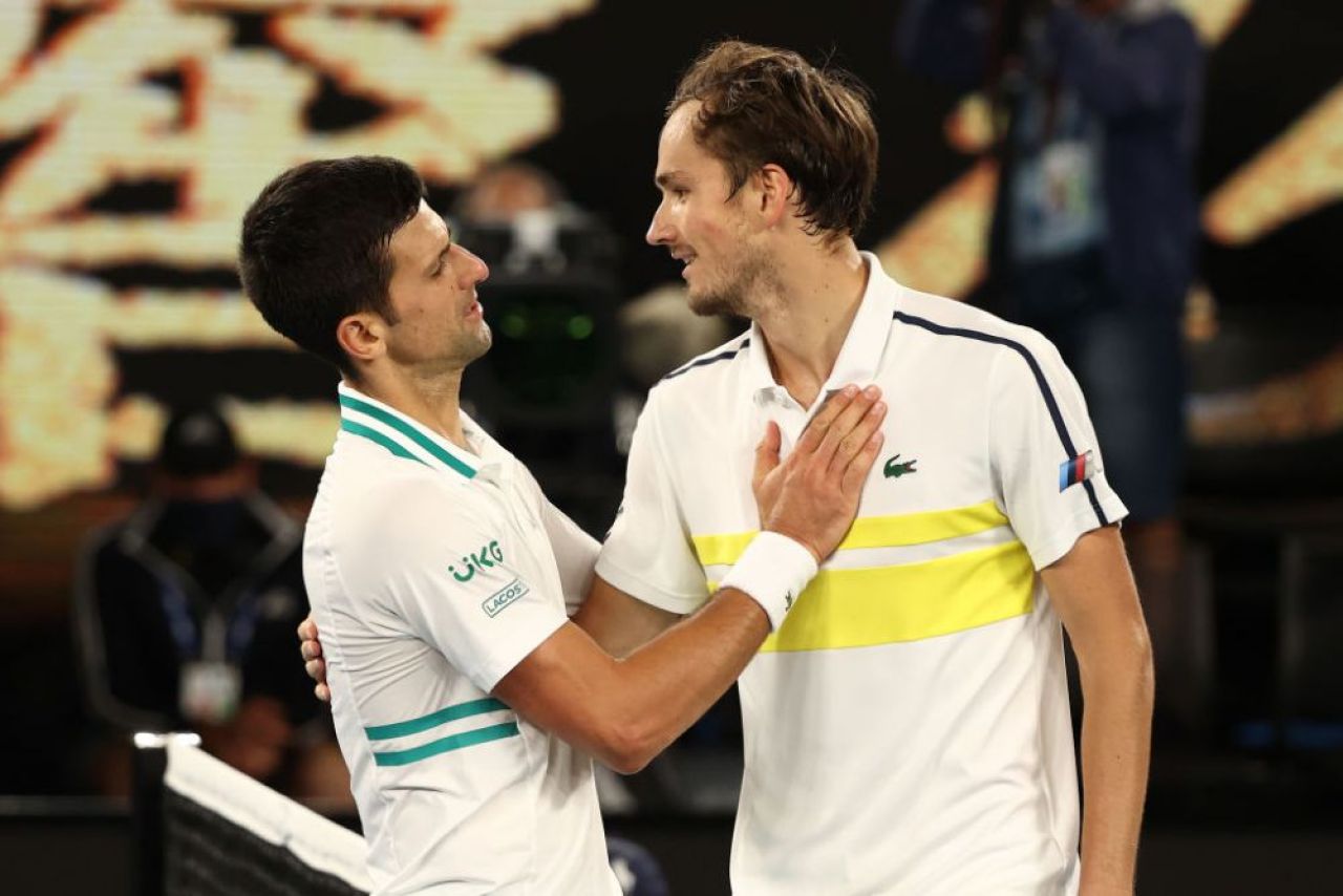 Tensiune în ATP: Medvedev l-a ironizat pe Djokovic, care a câștigat, deși a acuzat o accidentare_14