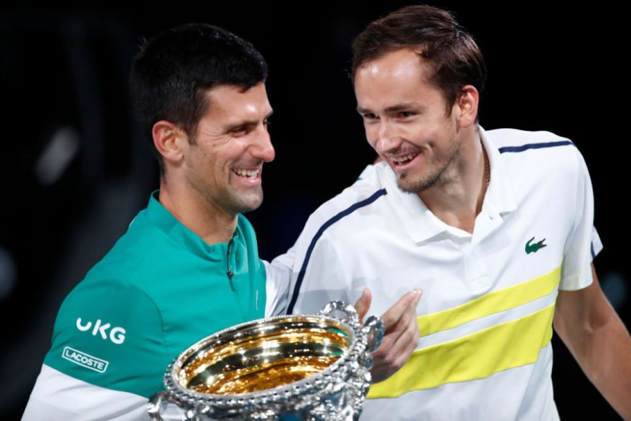 Tensiune în ATP: Medvedev l-a ironizat pe Djokovic, care a câștigat, deși a acuzat o accidentare_16