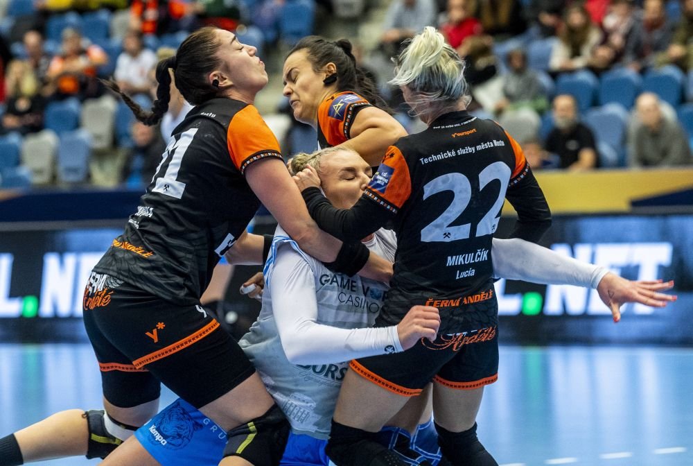 CSM București, victorie la scor cu Banik Most! „Tigroaicele” și-au consolidat poziția de lider în grupa Champions League! 9 goluri înscrise de Cristina Neagu _3