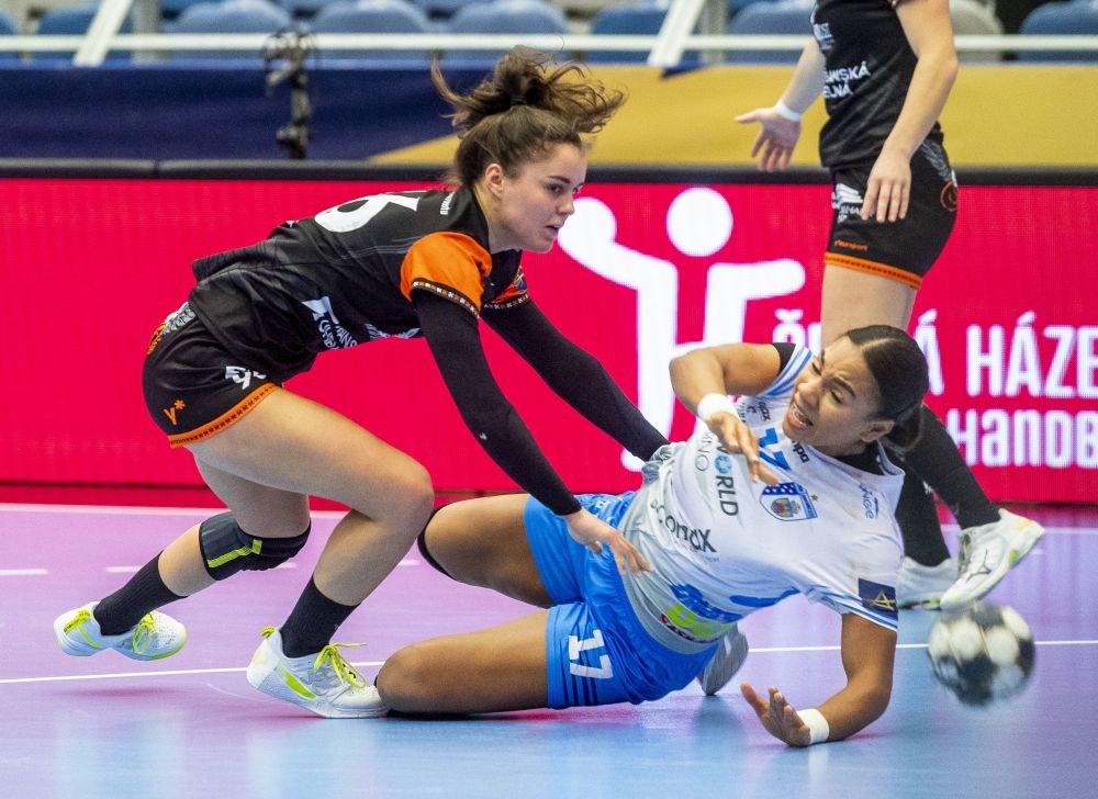 CSM București, victorie la scor cu Banik Most! „Tigroaicele” și-au consolidat poziția de lider în grupa Champions League! 9 goluri înscrise de Cristina Neagu _5