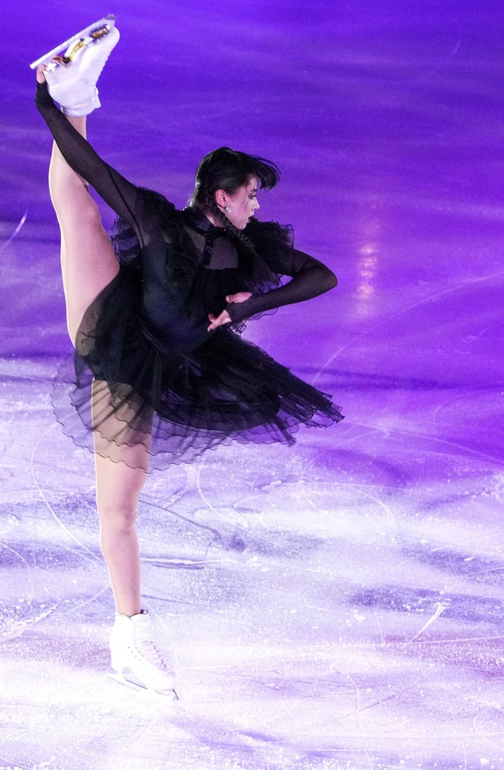 Copilul de aur al patinajului, număr spectaculos din serialul momentului! Preferata lui Vladimir Putin s-a costumat în Wednesday Addams și a făcut show_2