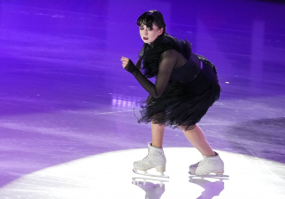 Copilul de aur al patinajului, număr spectaculos din serialul momentului! Preferata lui Vladimir Putin s-a costumat în Wednesday Addams și a făcut show_4