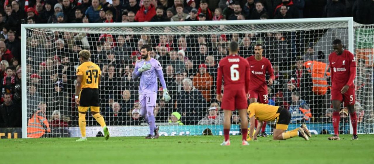 Karius, tu ești?! Gafă uriașă făcută de Alisson în Liverpool - Wolves _1